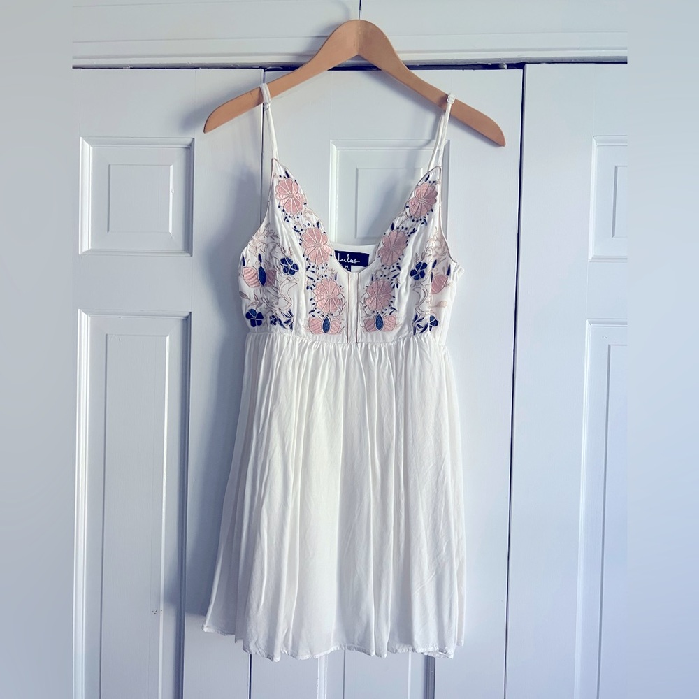 Lulus white flower cocktail dress size Medium